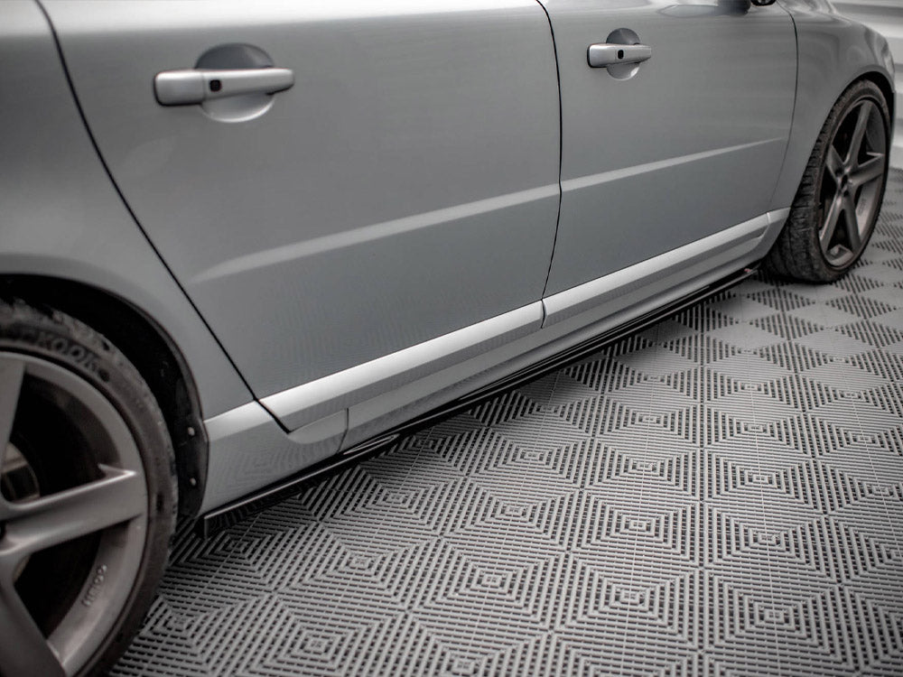 Volvo V70 Mk3 (2007–2013) Side Skirts | Maxton Design